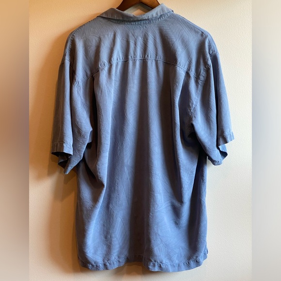 Tommy Bahama Blue Palm Tree Pattern Silk Hawaiian Shirt Size Large Wood Buttons - Picture 6 of 7